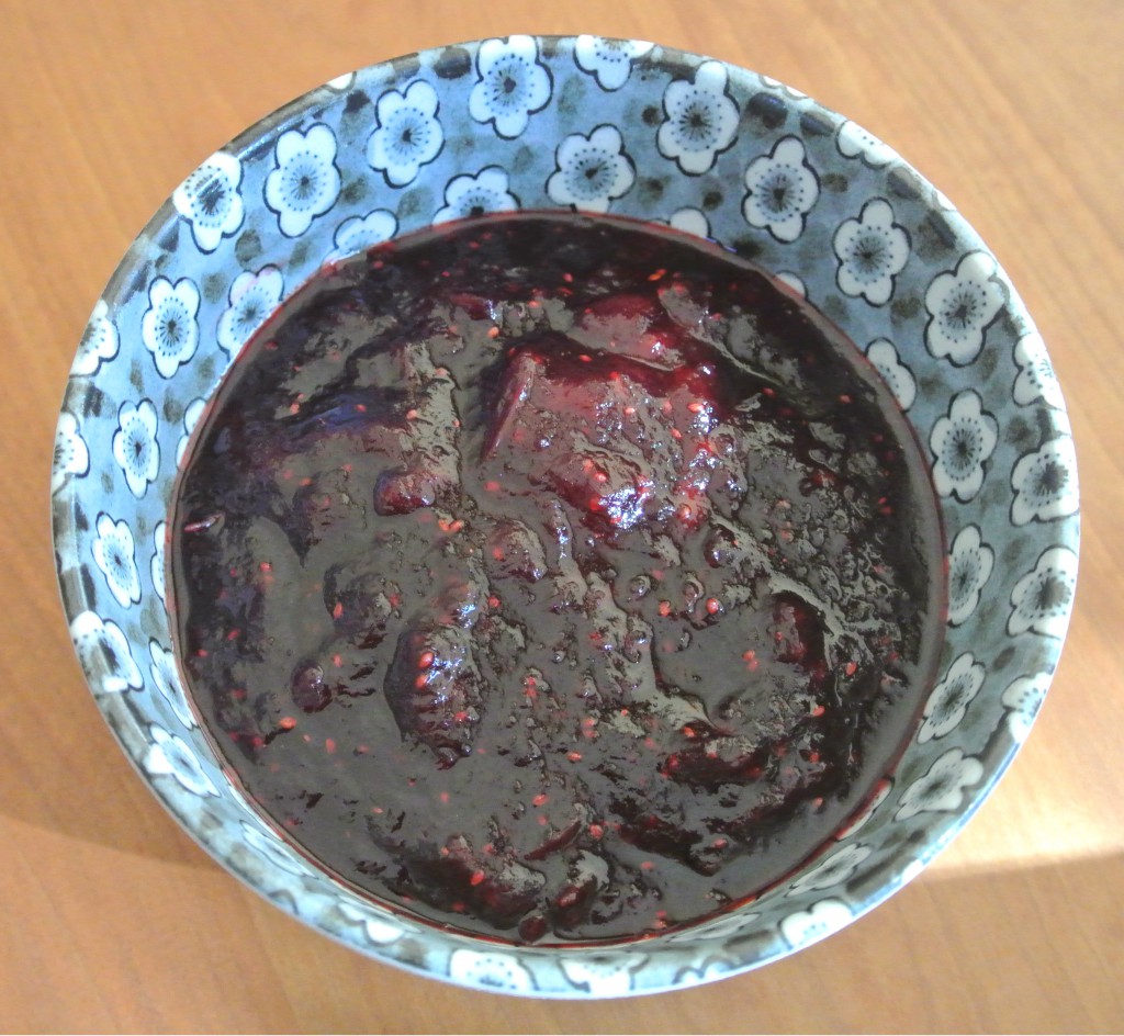 Bourbon molasses cranberry sauce